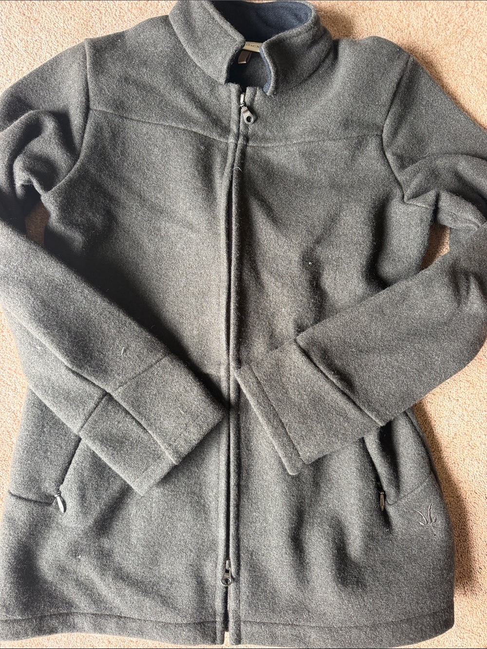 Women’s medium, full zip ibex wool
Jacket  brown